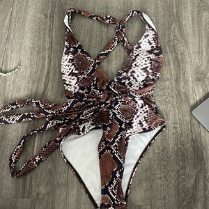 Criss cross one piece bathing suit